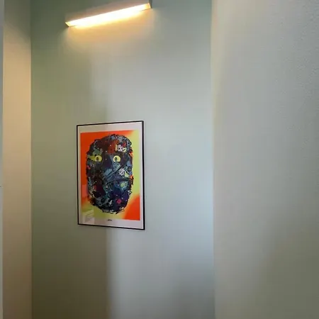 Elegant Apart-800m Main Square-parking And Lift 아파트