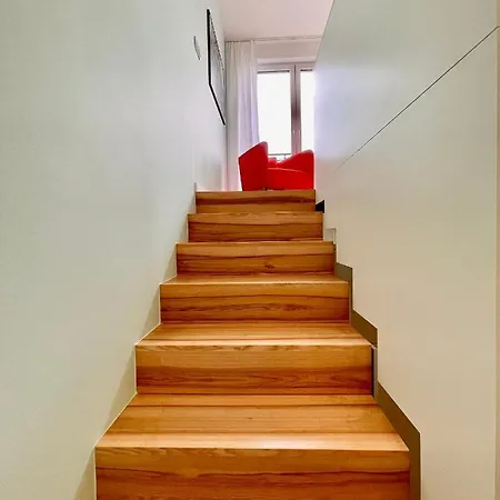 Elegant Apart-800m Main Square-parking And Lift 아파트 *