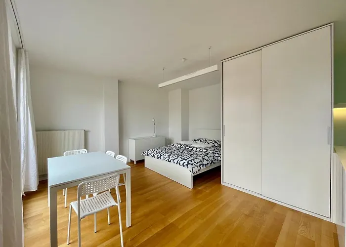 Elegant Apart-800m Main Square-parking And Lift شقة *